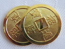 Monedas budistas tradicionales para atraer la fortuna